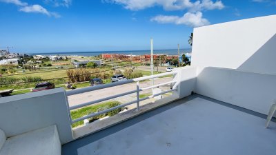 Departamento en venta en Manantiales con vista al mar 
