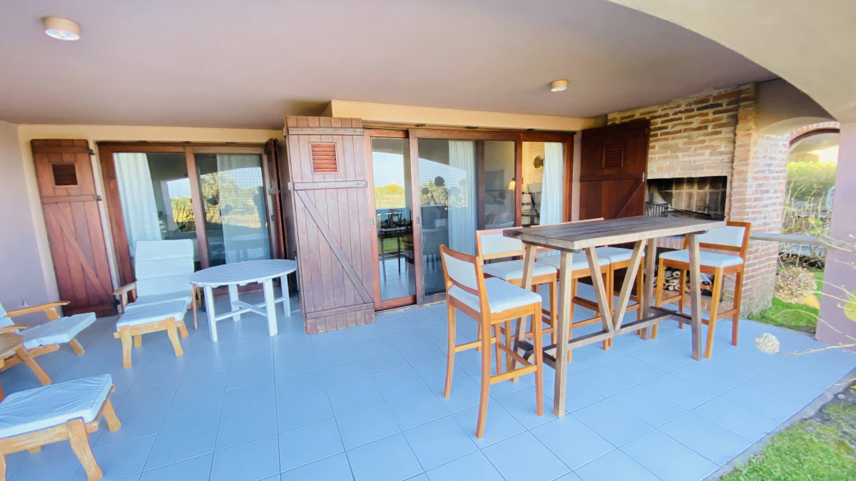 Venta apartamento en Manantiales sobre el mar 