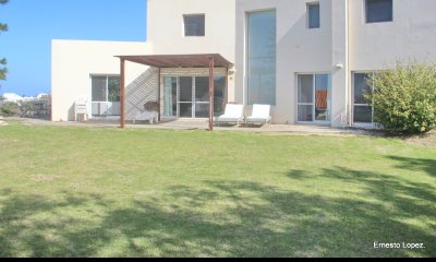 Venta casa en Montoya 4 dormitorios mas servicio