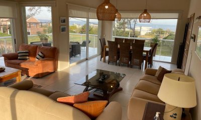 Casa en Montoya venta 6 dormitorios + servicio