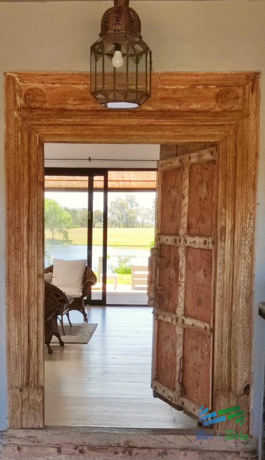 Casa ID.5652 - Venta de Hermosa Casa sobre la laguna en El Quijote Chacras