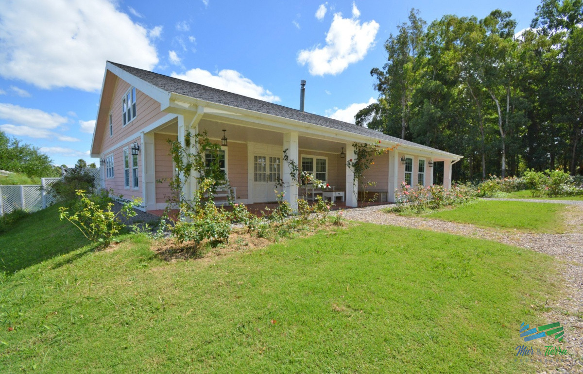 Casa ID.5650 - Casa en Venta en El Quijote Chacras, cercana a la entrada del barrio