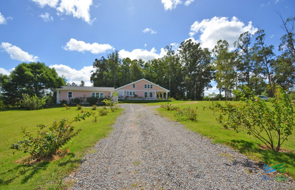Casa ID.5650 - Casa en Venta en El Quijote Chacras, cercana a la entrada del barrio