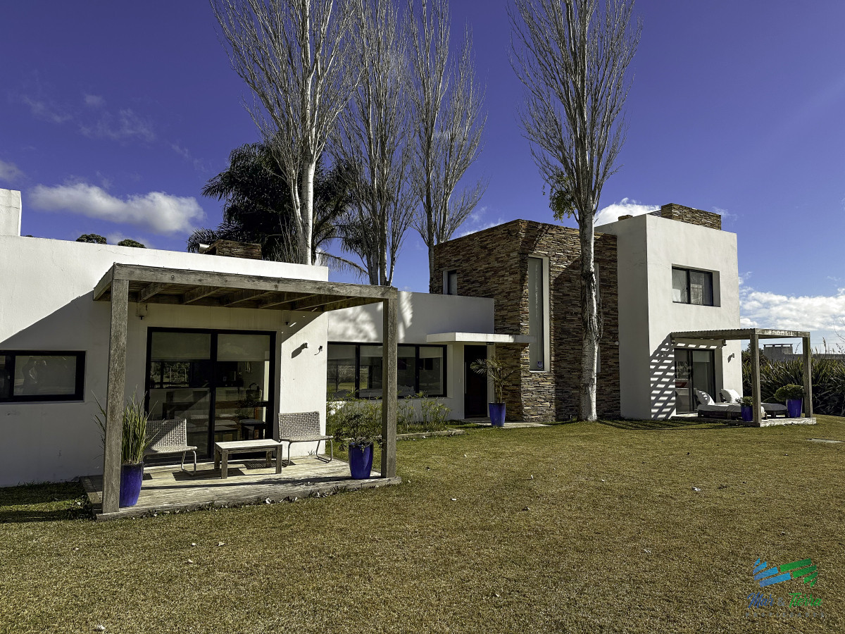 Casa ID.5651 - En venta casa en barrio privado El Quijote, La Barra, Punta del Este