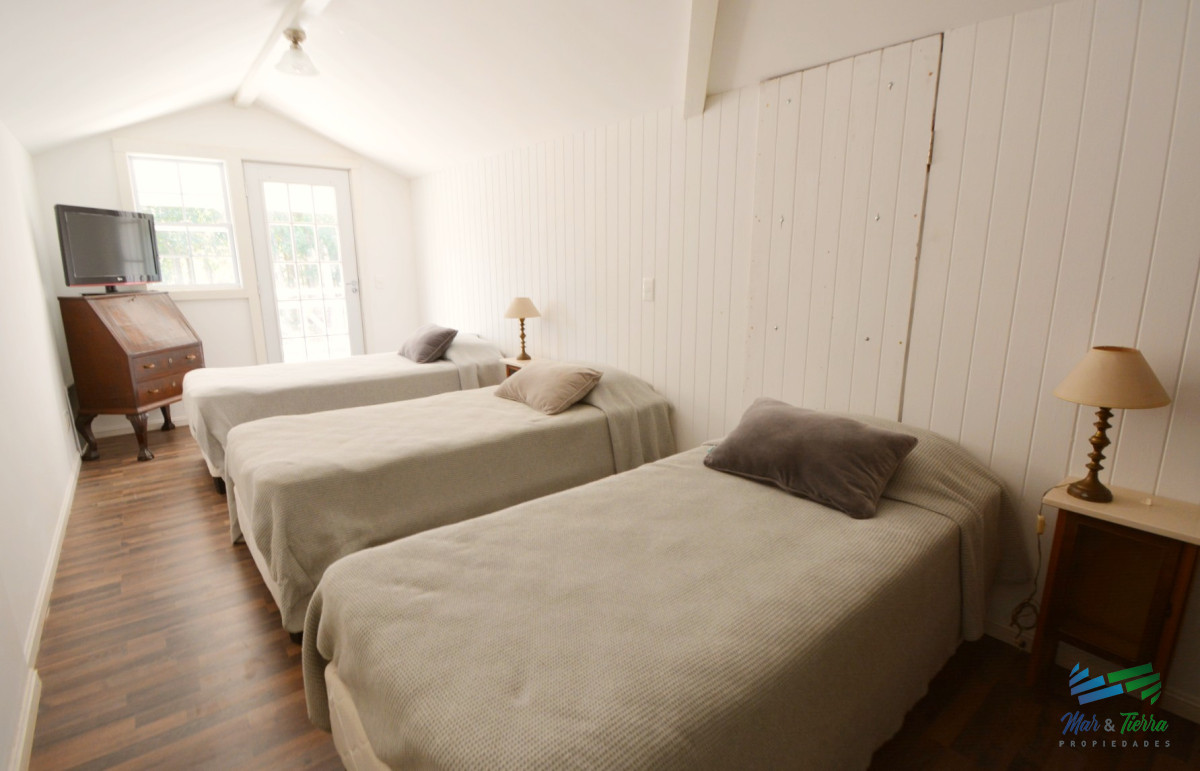 Casa ID.5650 - Casa en Venta en El Quijote Chacras, cercana a la entrada del barrio