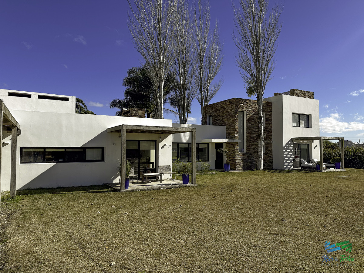 Casa ID.5651 - En venta casa en barrio privado El Quijote, La Barra, Punta del Este