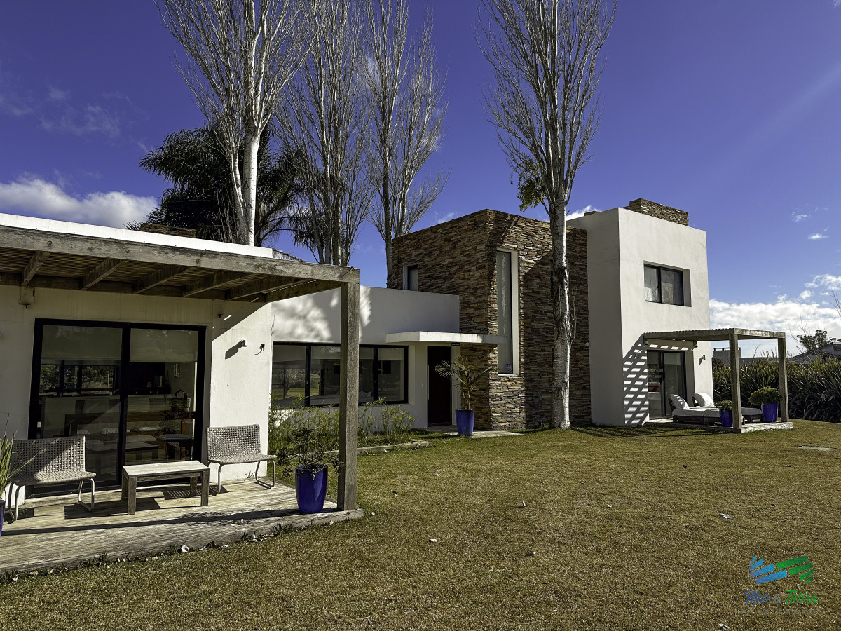 Casa ID.5651 - En venta casa en barrio privado El Quijote, La Barra, Punta del Este