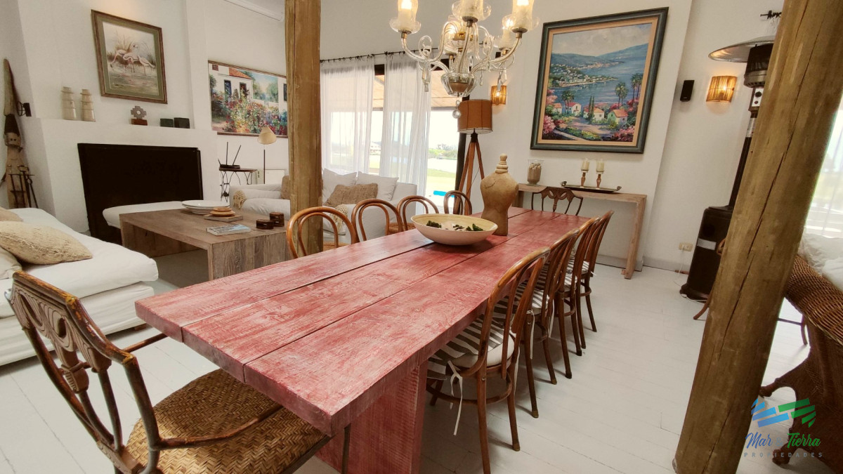Casa ID.5652 - Venta de Hermosa Casa sobre la laguna en El Quijote Chacras