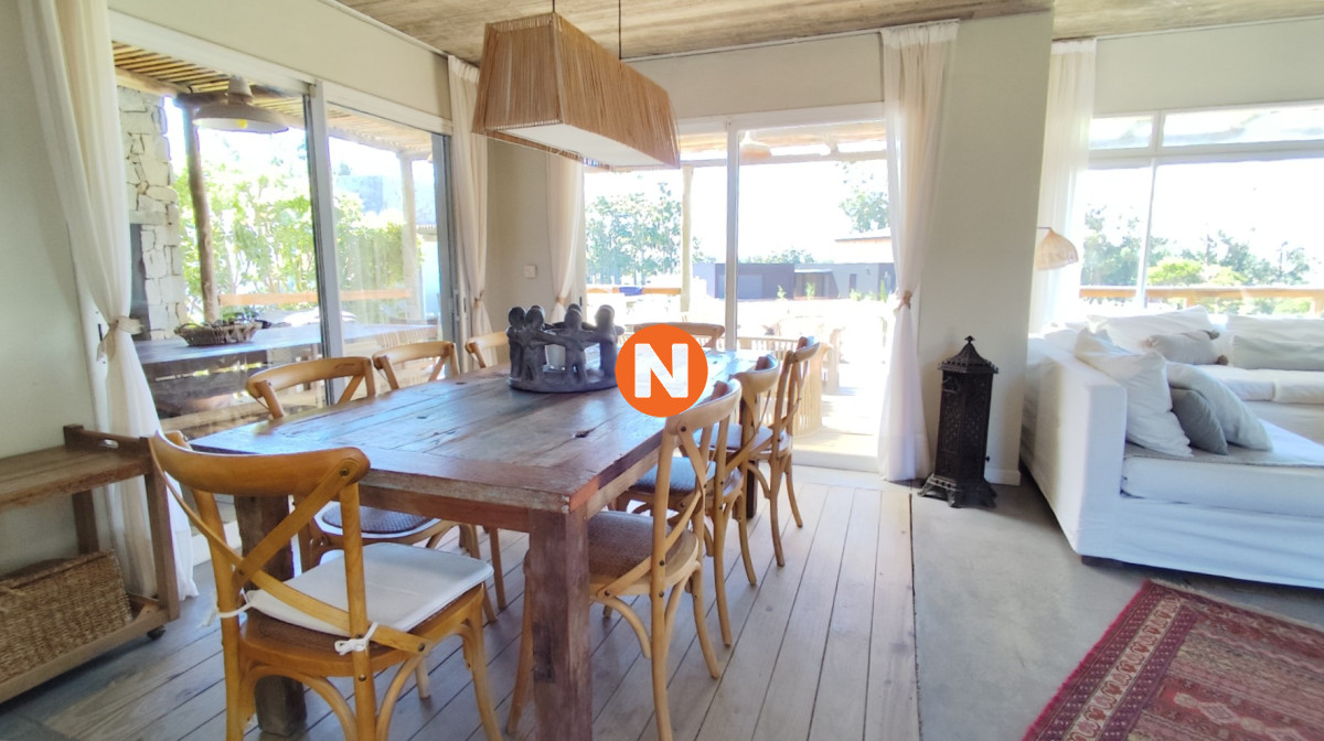 Casa Ref.217920 - Casa en Venta de muy buena construcción en El Quijote