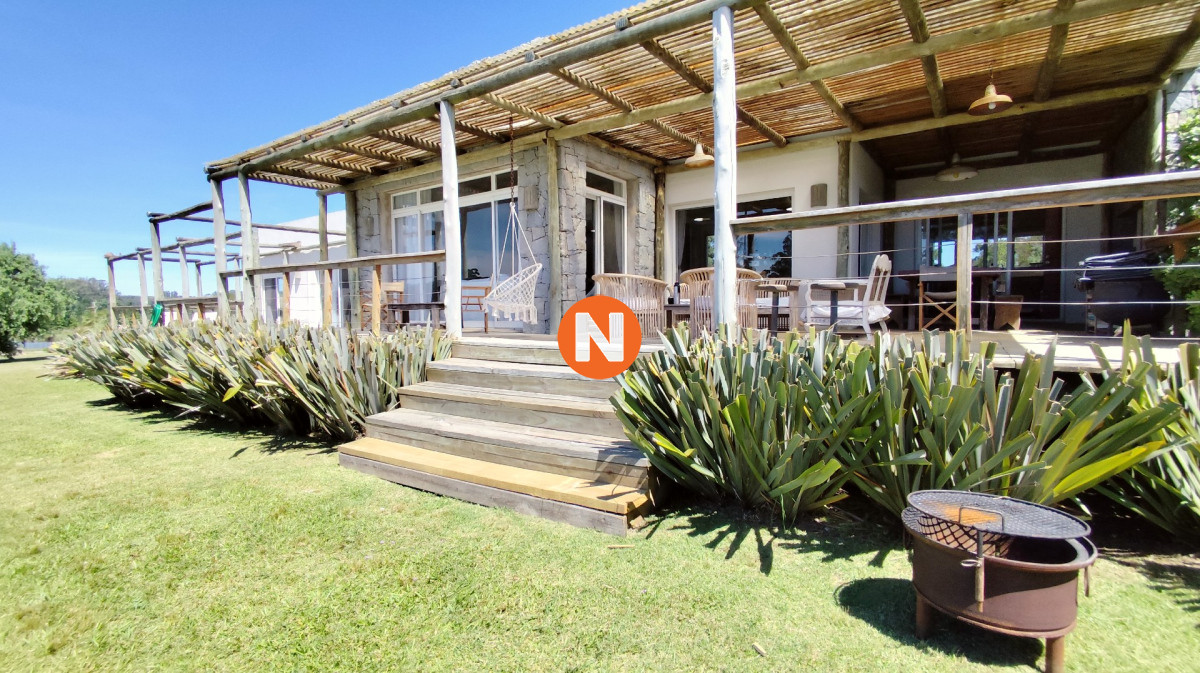Casa Ref.217920 - Casa en Venta de muy buena construcción en El Quijote