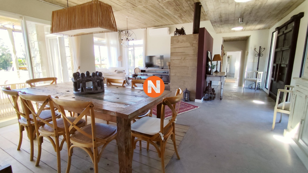 Casa Ref.217920 - Casa en Venta de muy buena construcción en El Quijote