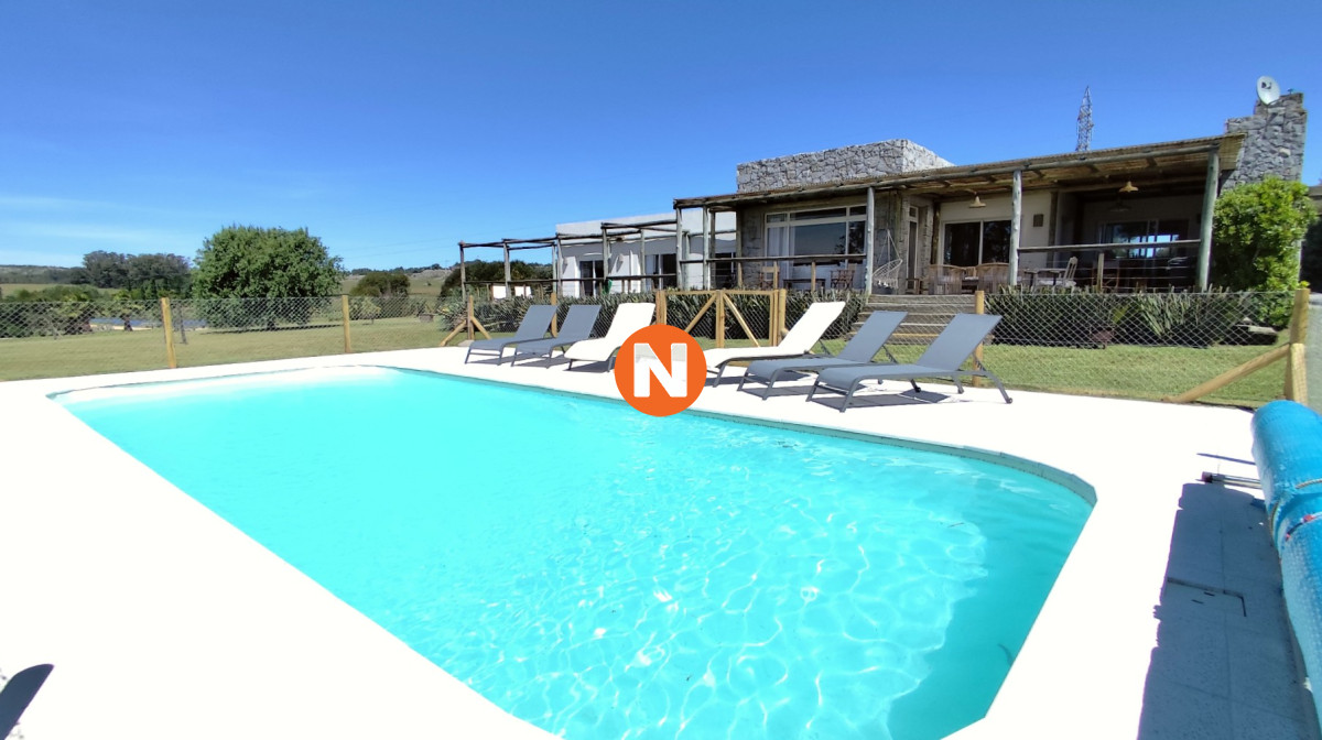 Casa Ref.217920 - Casa en Venta de muy buena construcción en El Quijote
