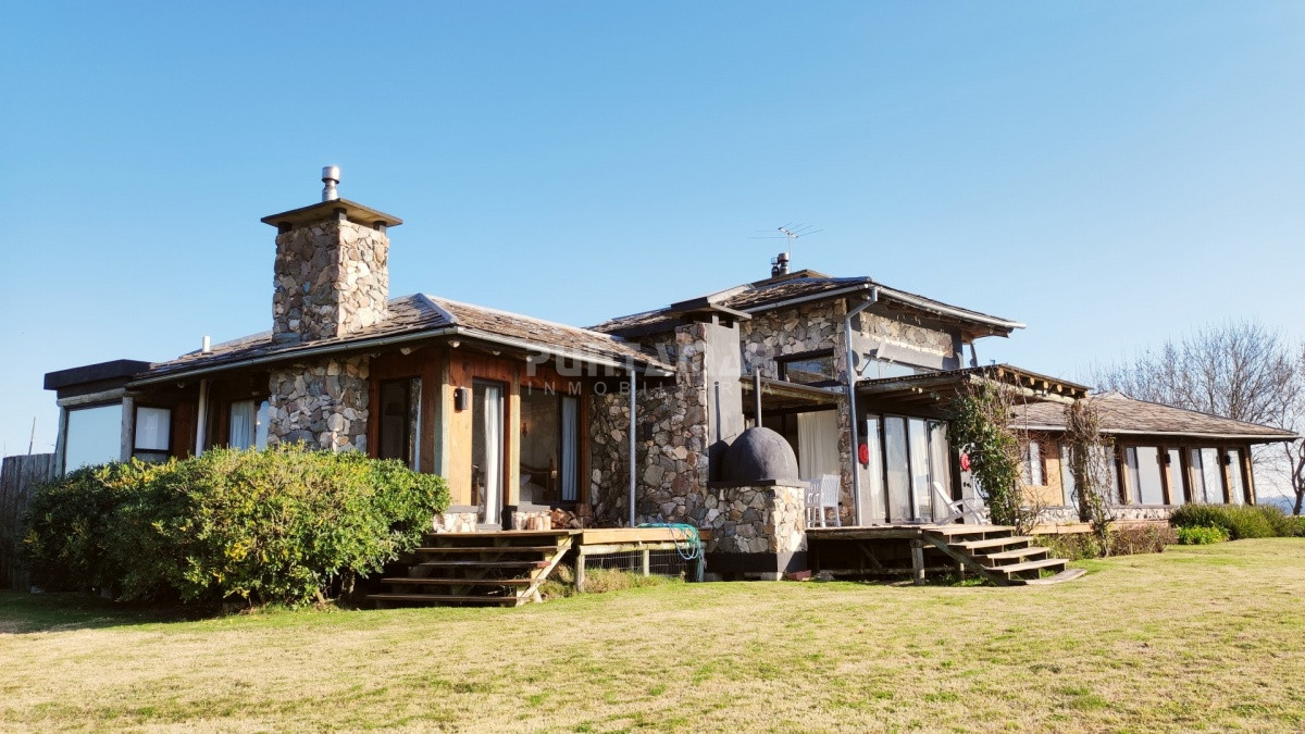 Casa ID.212313 - Venta de Excelente Propiedad en El Quijote Chacras
