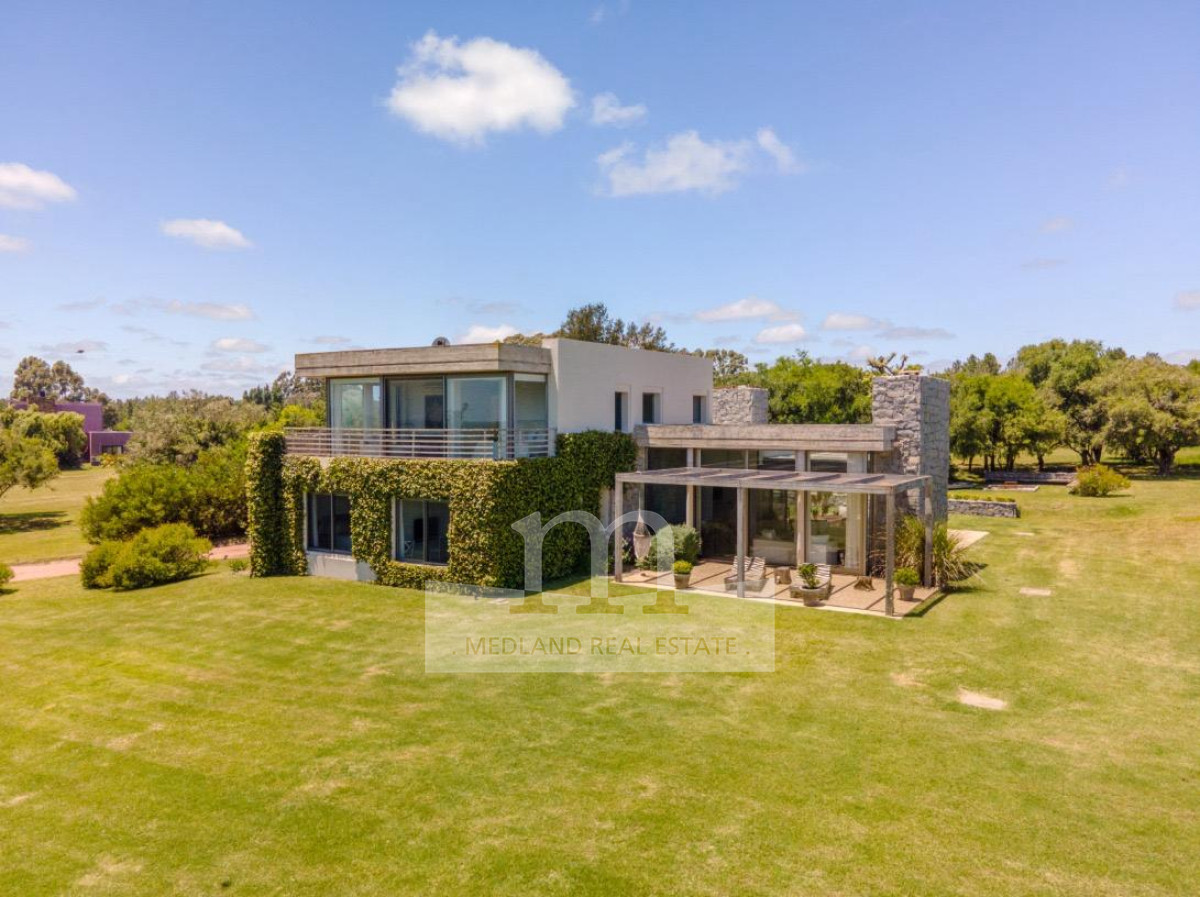 Casa ID.23 - Venta de Casa de Excelente Construcción en El Quijote Chacras