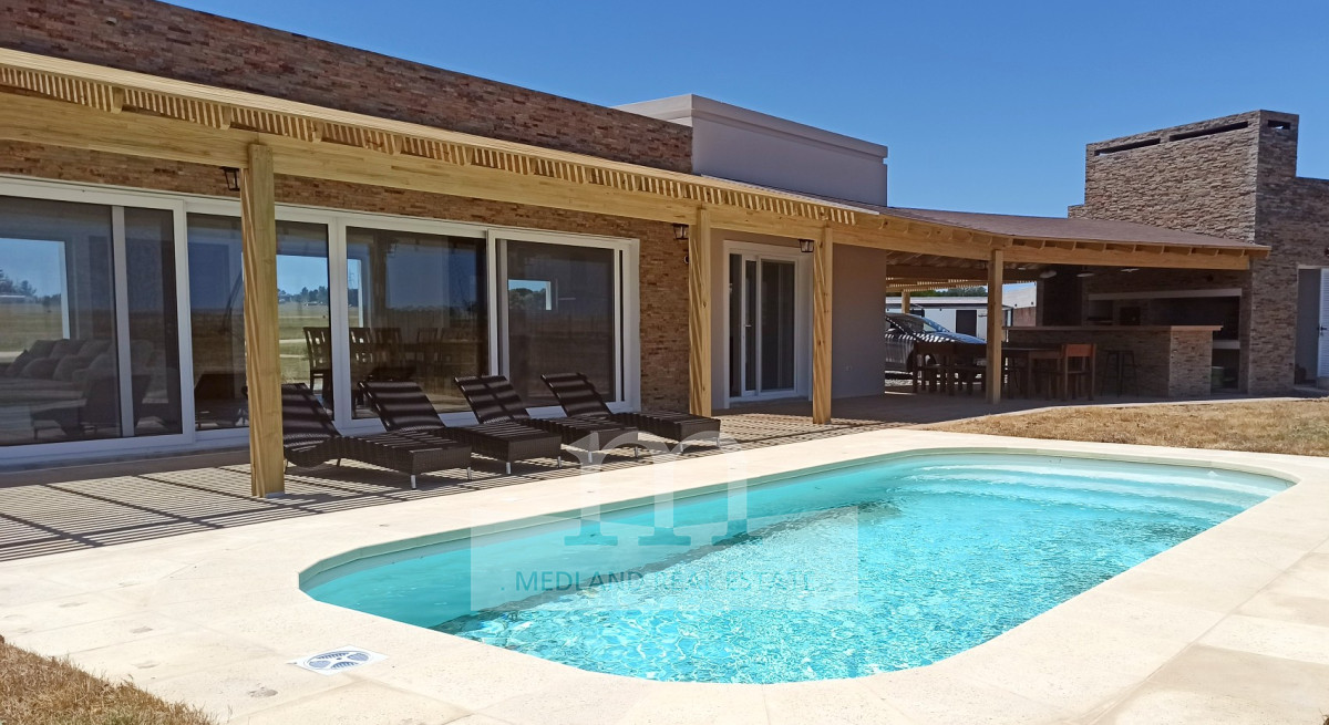 Casa ID.263 - Venta Completa Casa con Piscina en El Quijote Chacras