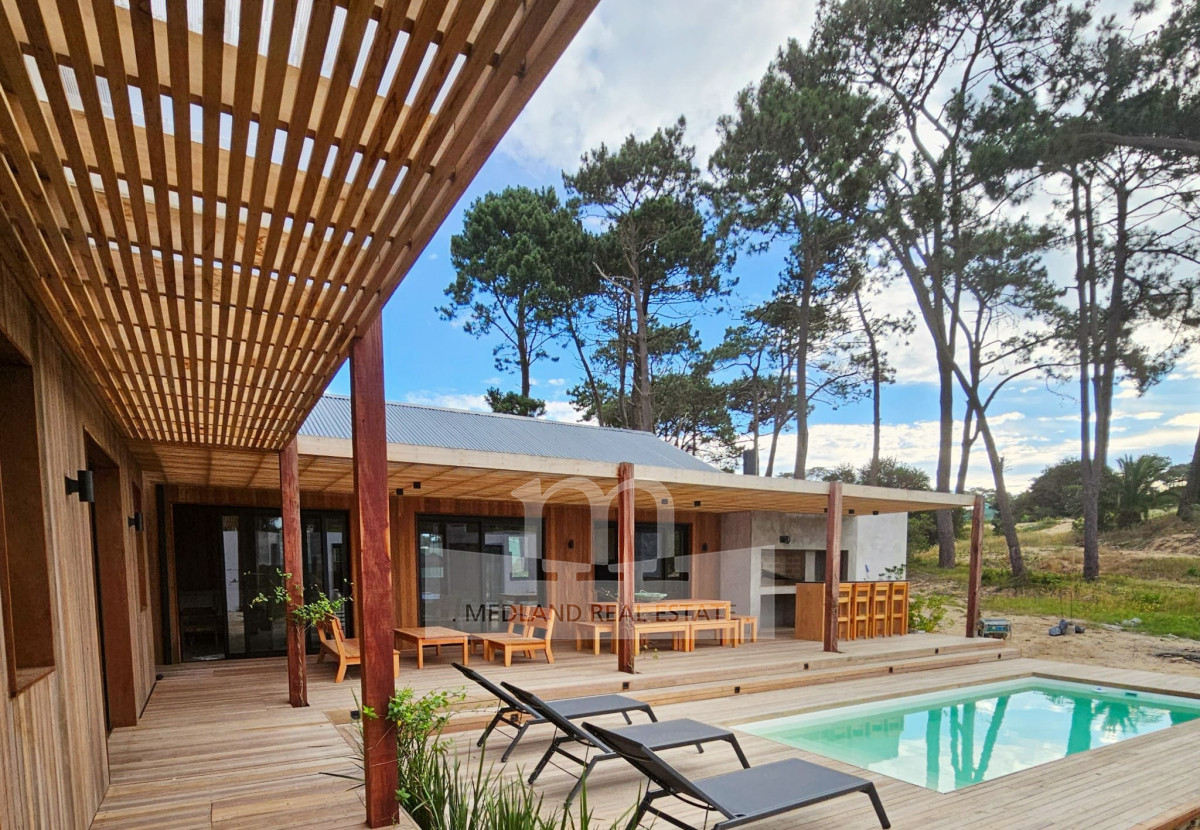Casa ID.457 - Alquiler Hermosa Casa a Estrenar en Reserva Montoya