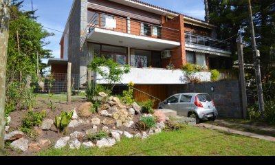 Hermosa Casa a pocas cuadras de la Playa Mansa