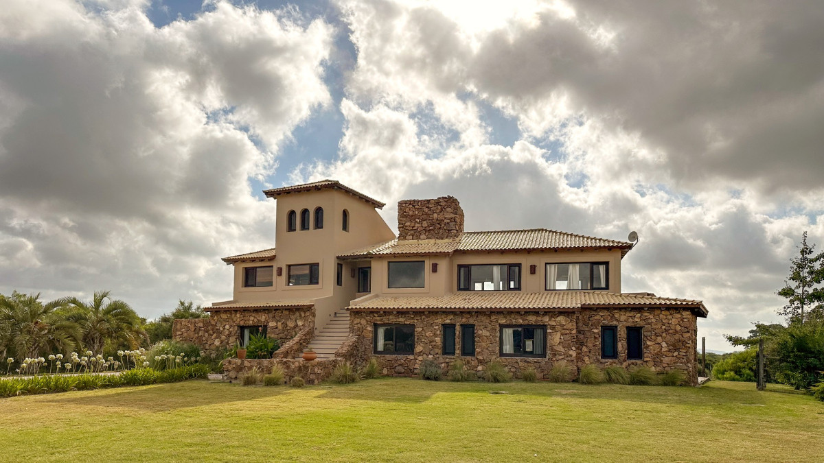 Excelente casa en venta en el Quijote Chacras Reserva Natural, Punta del Este.