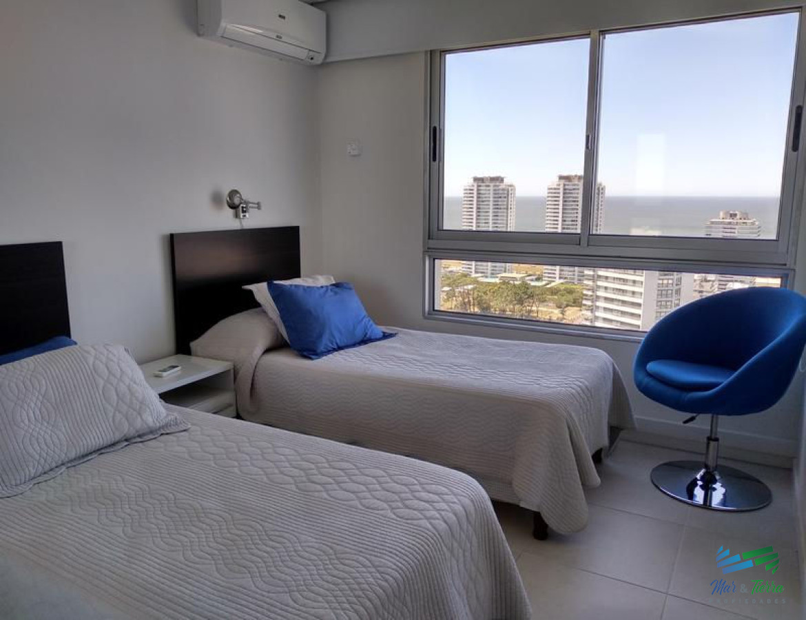Apartamento ID.3716 - Alquilo por temporada apartamento 3 dormitorios con servicios, Punta del Este