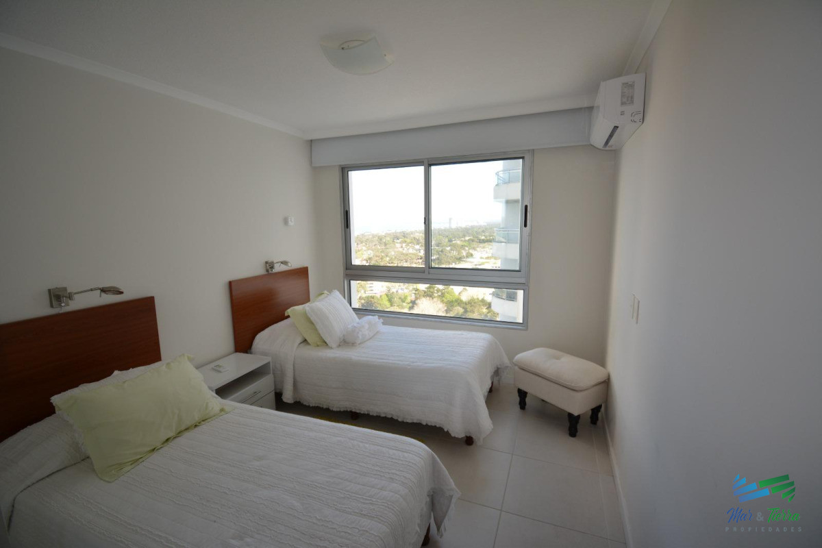 Apartamento ID.3716 - Alquilo por temporada apartamento 3 dormitorios con servicios, Punta del Este