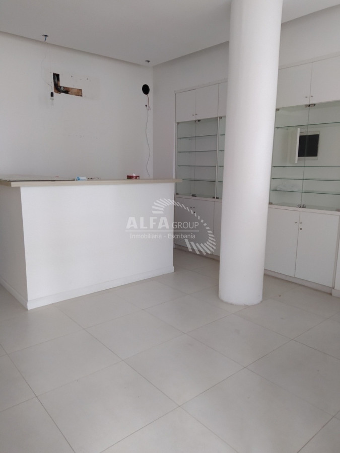 Local Comercial ID.4507 - Local en alquiler anual en Peninsula, Punta del Este