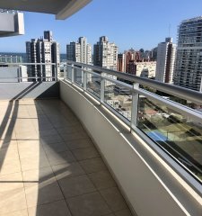 Apto 3 dorm con balcón