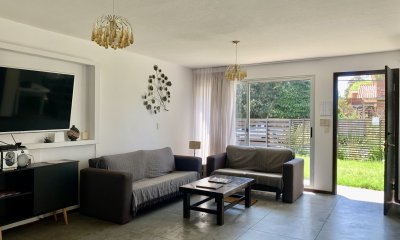 Moderna casa en venta minimalista en Propiedad Horizontal