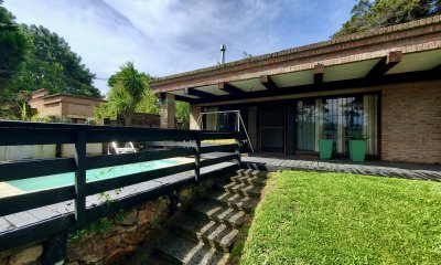 Casa PH en venta, inmejorable ubicación en Cantegril