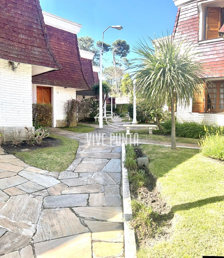 Casa ID.498 - Casa en venta sobre Av. Francia. 