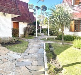 Casa en venta sobre Av. Francia.
