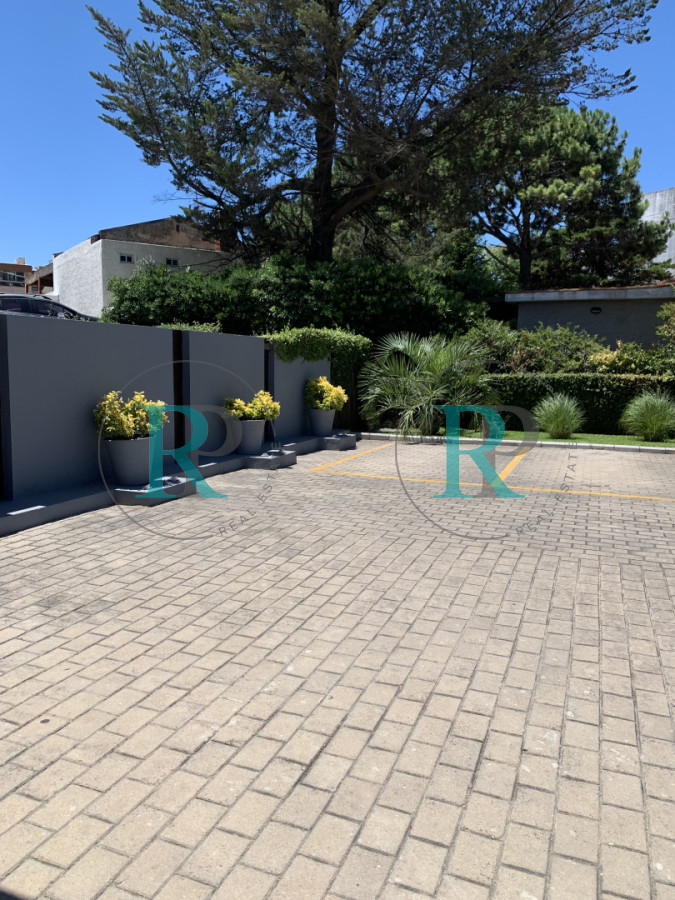 Apartamento ID.2769 - Venta apto 1 dormitorio Punta del Este con cochera Aidy Grill bajos gastos