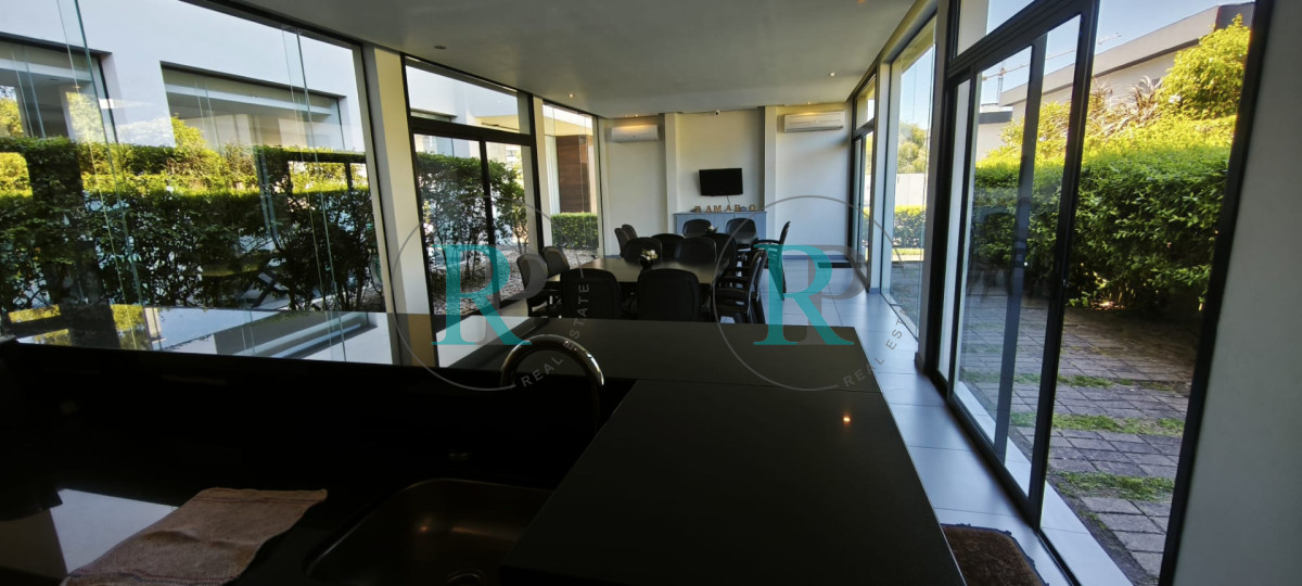 Apartamento ID.2769 - Venta apto 1 dormitorio Punta del Este con cochera Aidy Grill bajos gastos