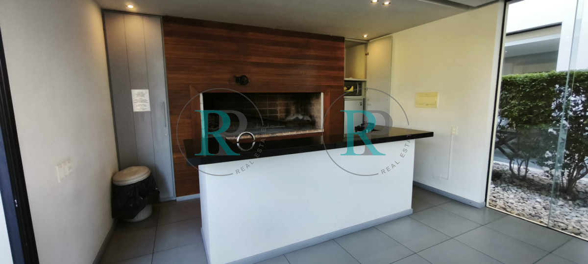 Apartamento ID.2769 - Venta apto 1 dormitorio Punta del Este con cochera Aidy Grill bajos gastos