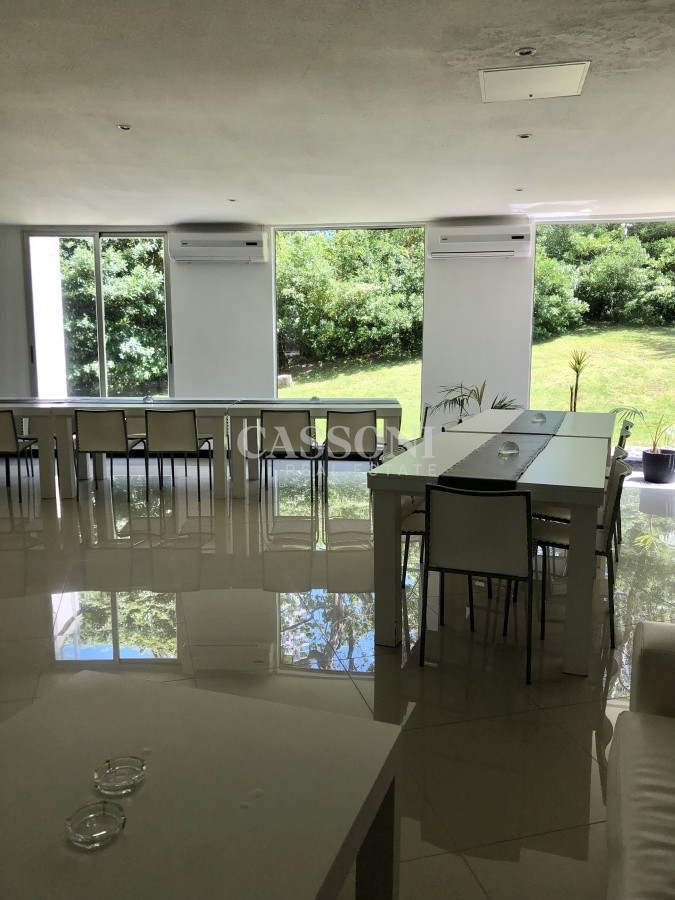 Apartamento ID.1037 - Muy lindo apartamento con todos los servicios a metros del mar y muy bajos gastos comunes.