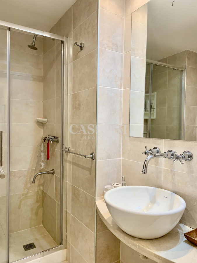 Apartamento ID.1037 - Muy lindo apartamento con todos los servicios a metros del mar y muy bajos gastos comunes.