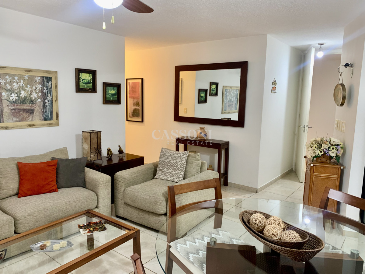 Apartamento ID.1037 - Muy lindo apartamento con todos los servicios a metros del mar y muy bajos gastos comunes.