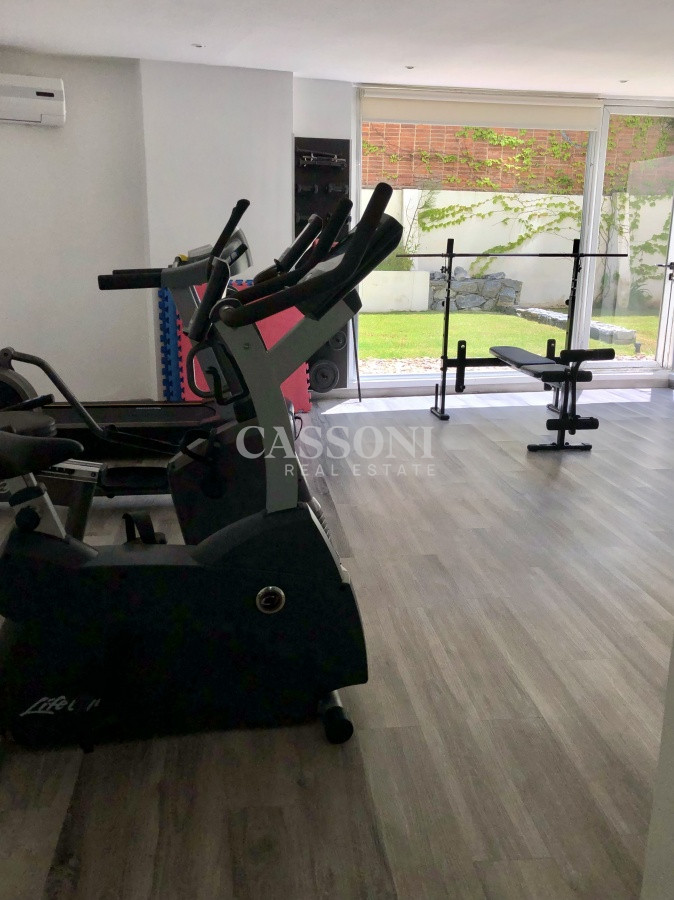 Apartamento ID.1037 - Muy lindo apartamento con todos los servicios a metros del mar y muy bajos gastos comunes.