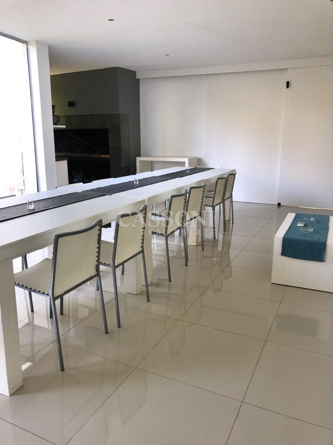 Apartamento ID.1037 - Muy lindo apartamento con todos los servicios a metros del mar y muy bajos gastos comunes.