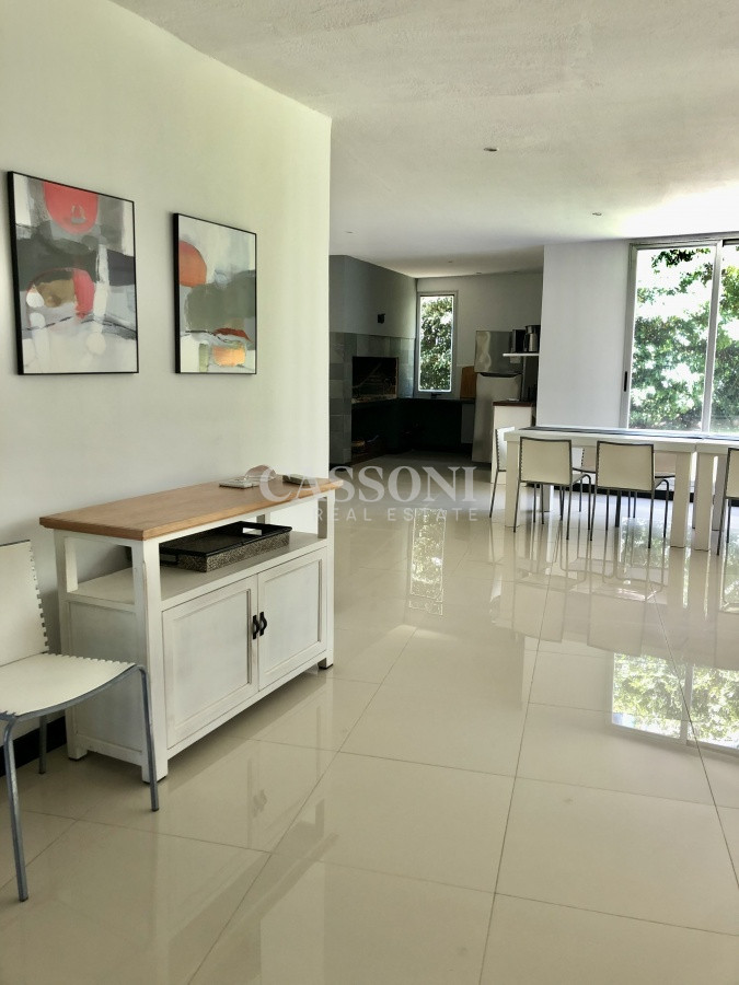 Apartamento ID.1037 - Muy lindo apartamento con todos los servicios a metros del mar y muy bajos gastos comunes.