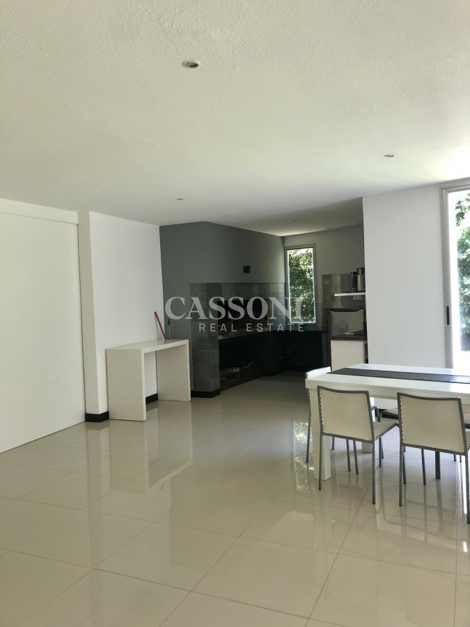 Apartamento ID.1037 - Muy lindo apartamento con todos los servicios a metros del mar y muy bajos gastos comunes.