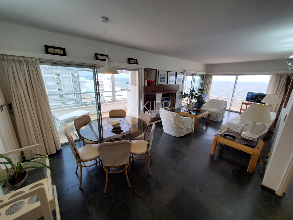 Apartamento ID.4103 - Penthouse con vista , 2 dormitorios y medio , 2 baños , Península  , Punta del Este 