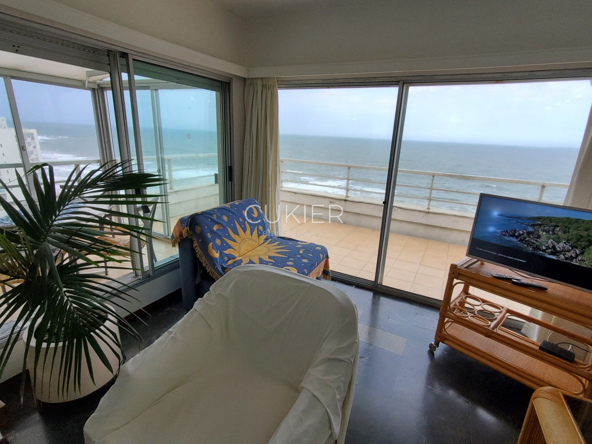 Apartamento ID.4103 - Penthouse con vista , 2 dormitorios y medio , 2 baños , Península  , Punta del Este 