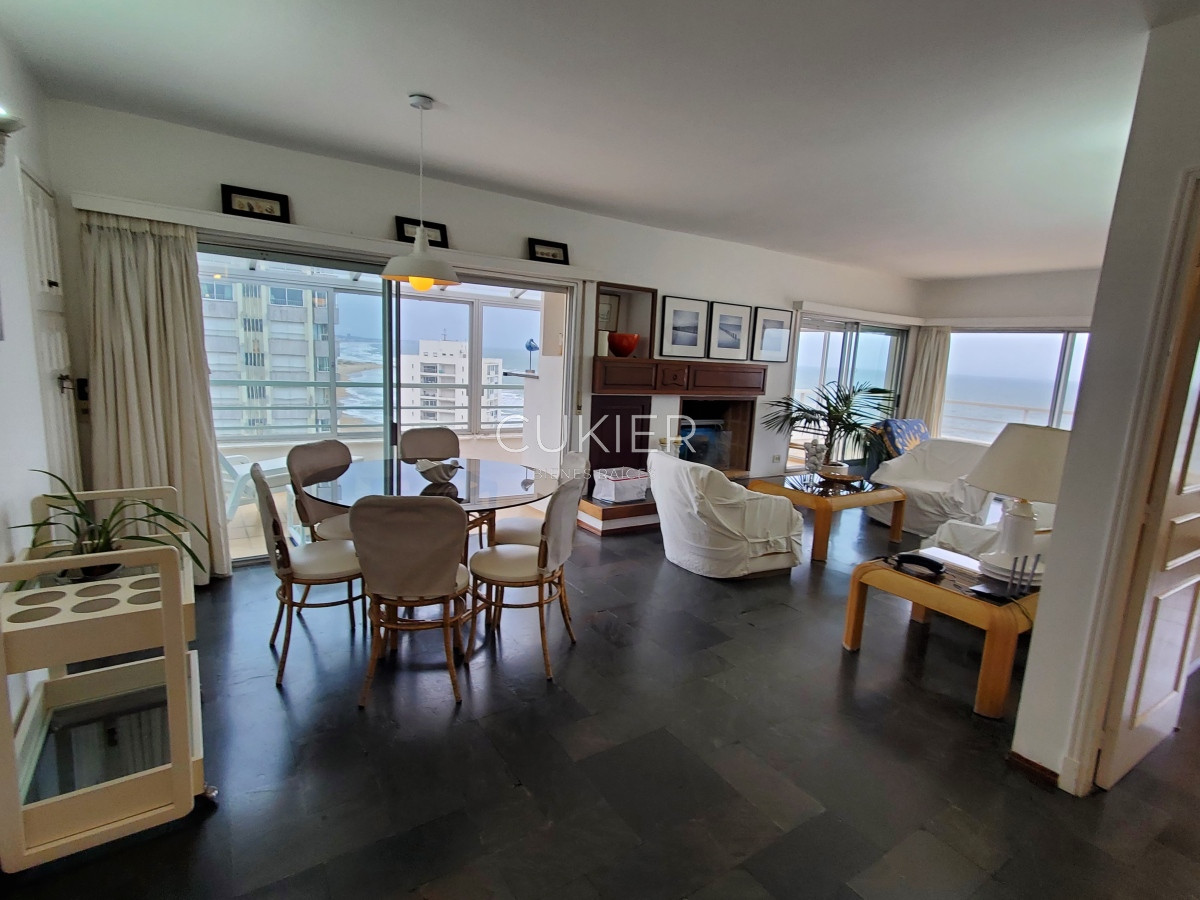 Apartamento ID.4103 - Penthouse con vista , 2 dormitorios y medio , 2 baños , Península  , Punta del Este 