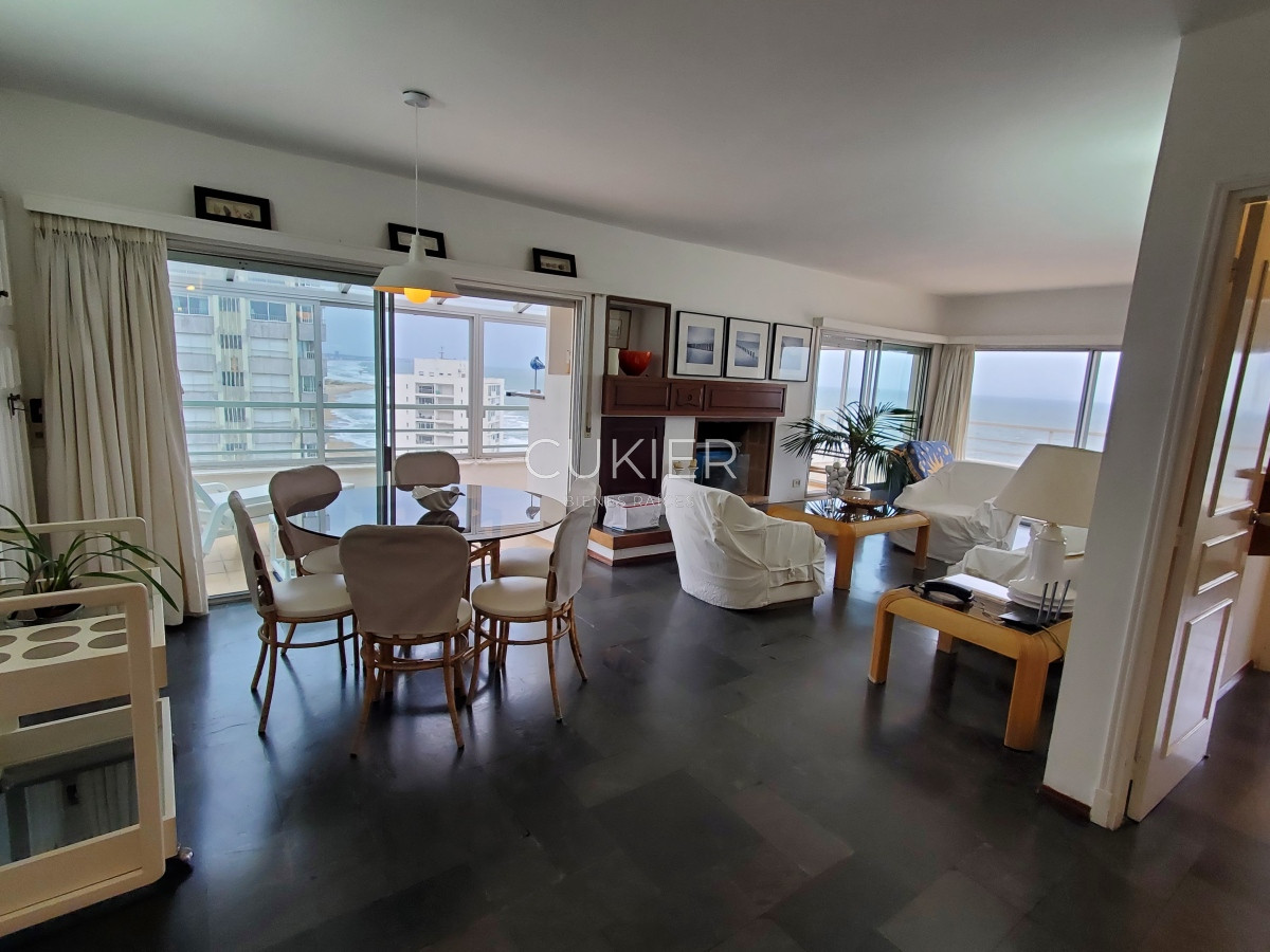 Apartamento ID.4103 - Penthouse con vista , 2 dormitorios y medio , 2 baños , Península  , Punta del Este 