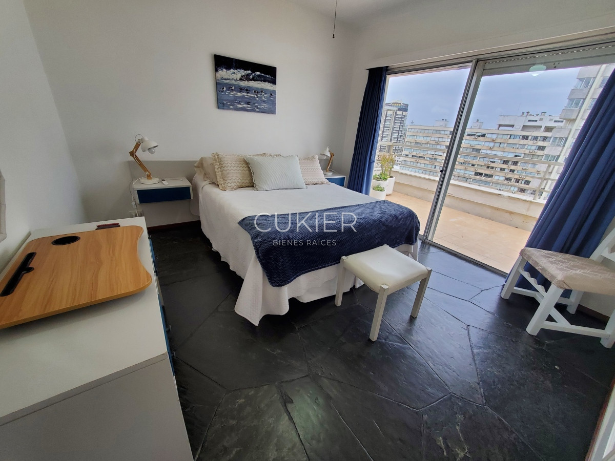 Apartamento ID.4103 - Penthouse con vista , 2 dormitorios y medio , 2 baños , Península  , Punta del Este 