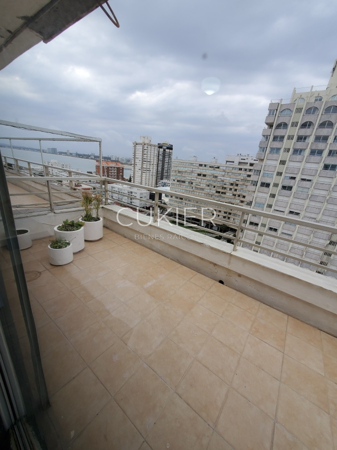 Apartamento ID.4103 - Penthouse con vista , 2 dormitorios y medio , 2 baños , Península  , Punta del Este 