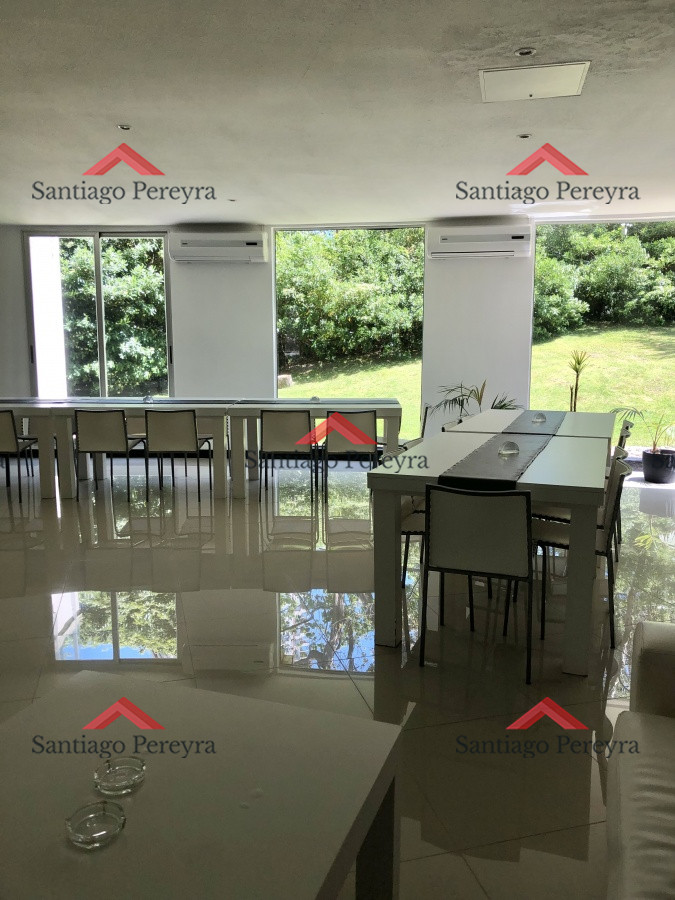 Apartamento ID.5736 - Muy lindo apartamento con todos los servicios a metros del mar y muy bajos gastos comunes