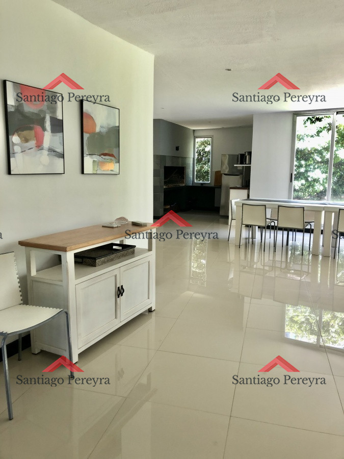 Apartamento ID.5736 - Muy lindo apartamento con todos los servicios a metros del mar y muy bajos gastos comunes