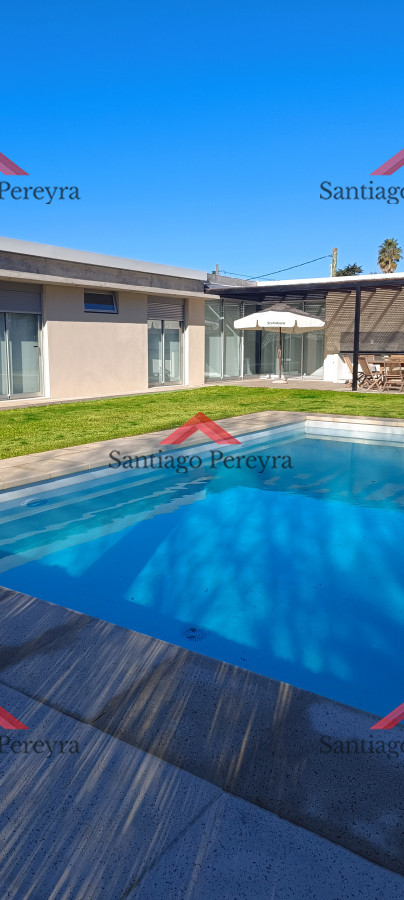 Casa ID.16574 - Hermosa casa  de 4 dormitorios en Rincón del Indio, con piscina climatizada