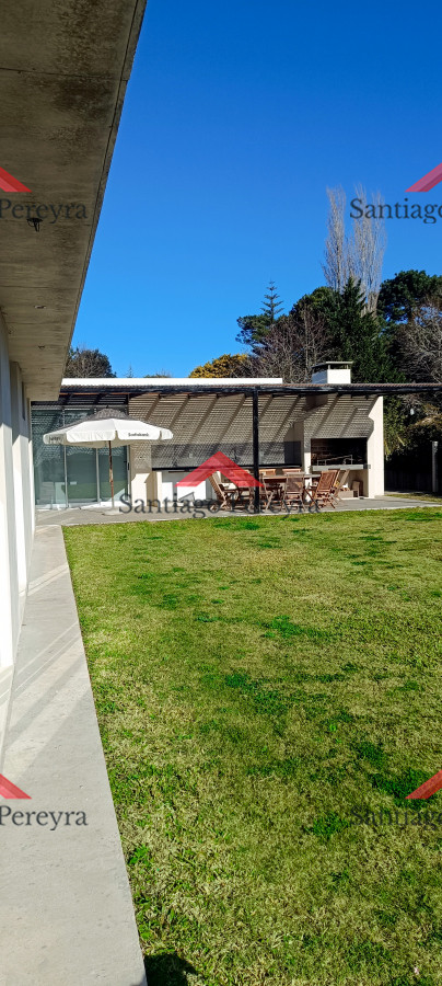Casa ID.16574 - Hermosa casa  de 4 dormitorios en Rincón del Indio, con piscina climatizada